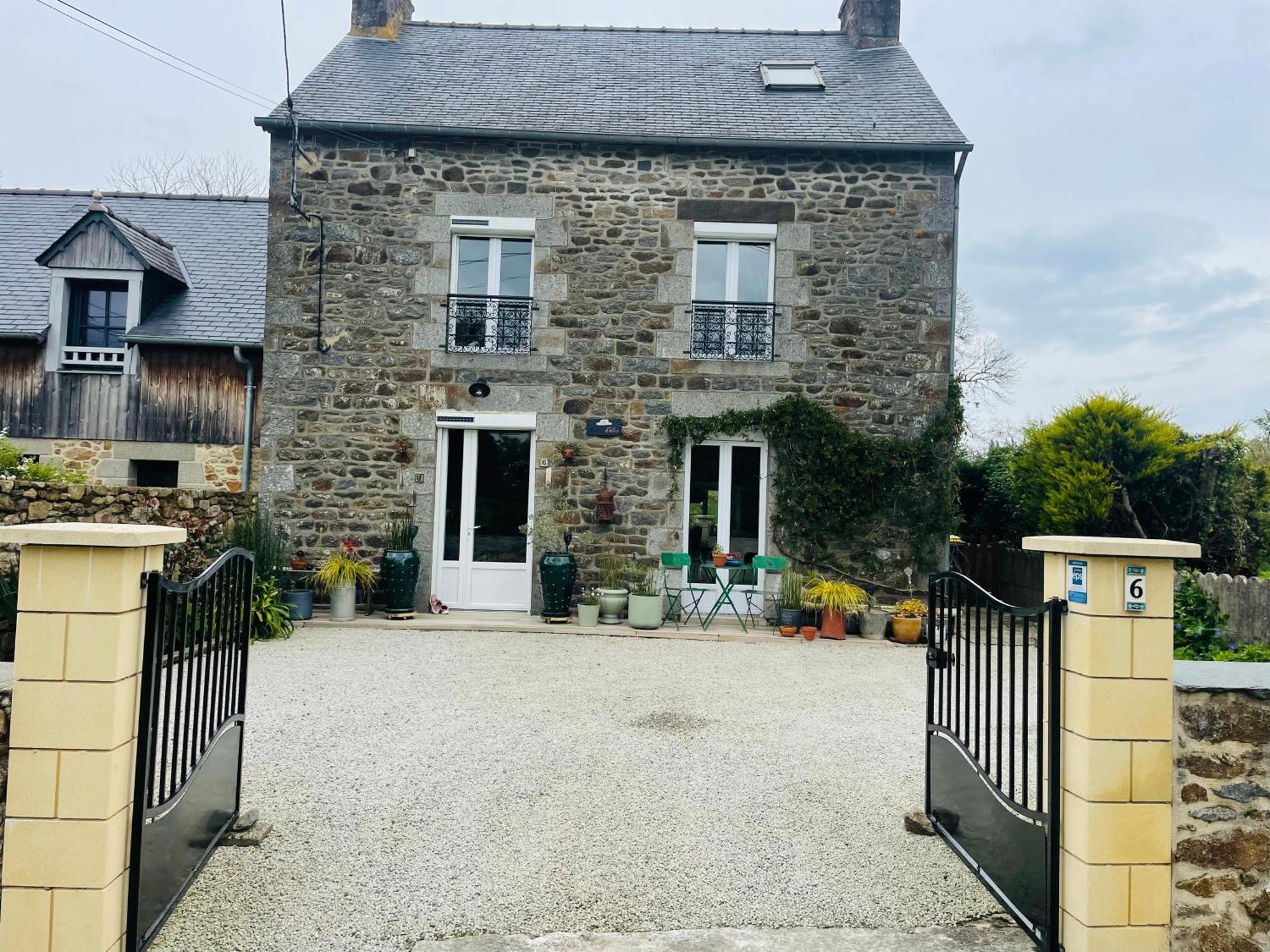Chez Trotro Apartment Saint-Pierre-de-Plesguen Bagian luar foto