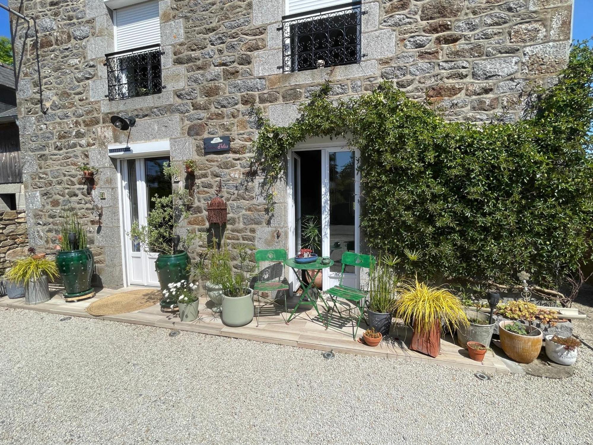 Chez Trotro Apartment Saint-Pierre-de-Plesguen Bagian luar foto